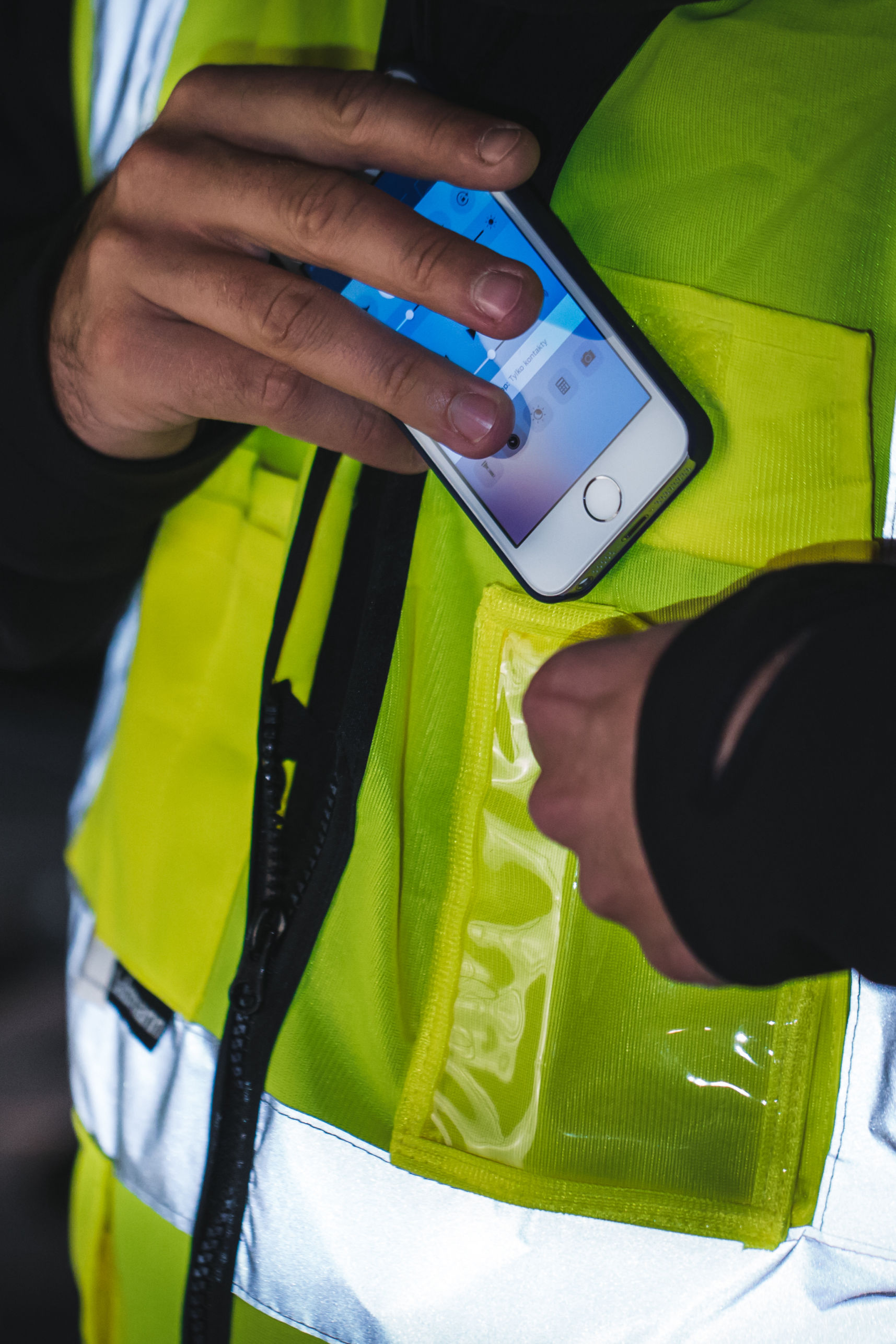 Reflective vest with pocket